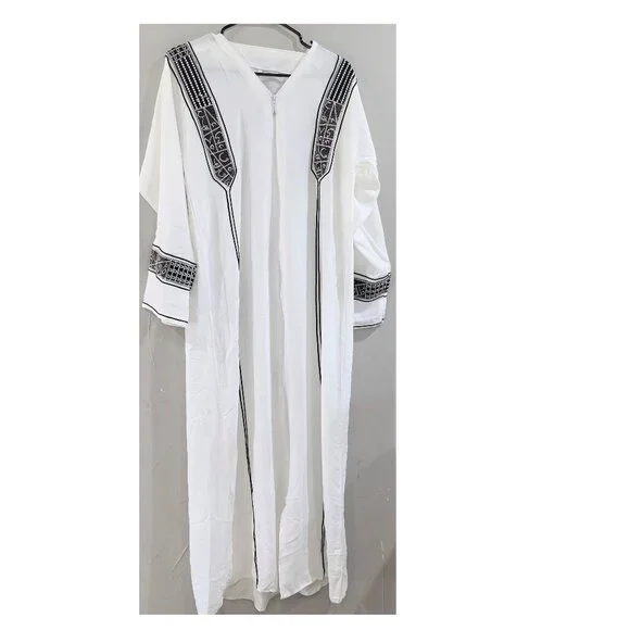 White Open Jellabiya with Gold Trim – Elegant Modest Wear Plus Lantern - Picture 1 of 3
